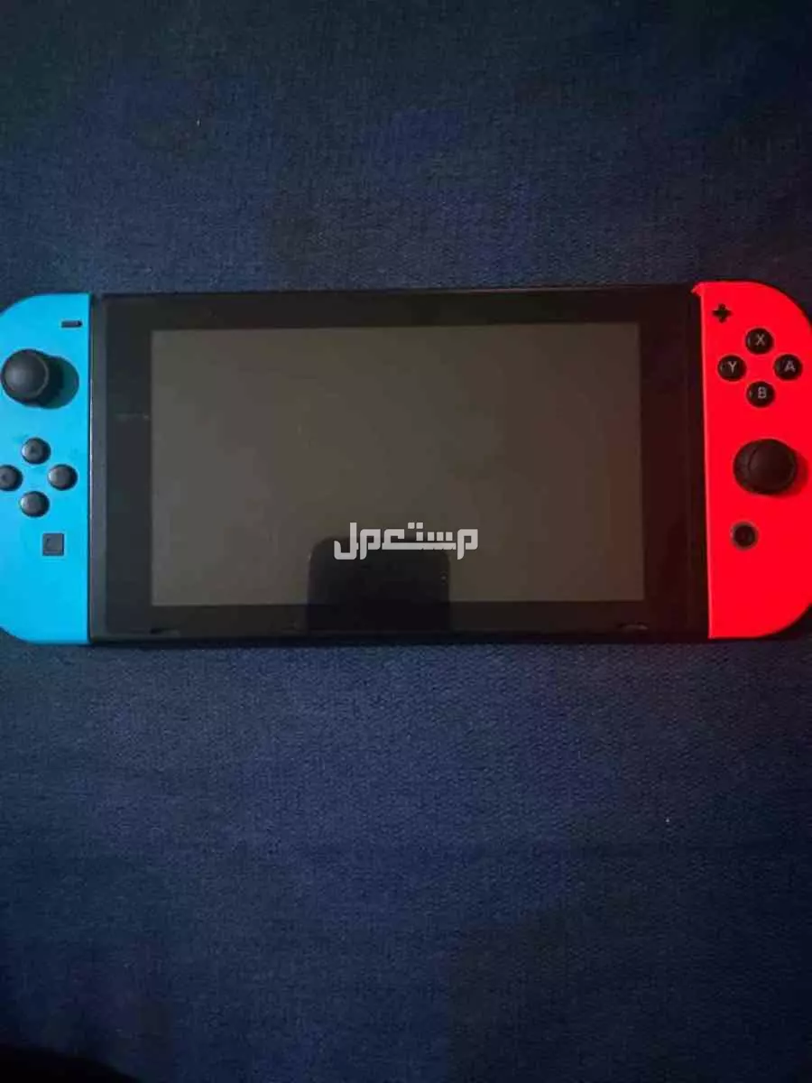 للبيع نينتندو سويتش مع شريط نينتندو سويتش مستعمل نظيف للبيع