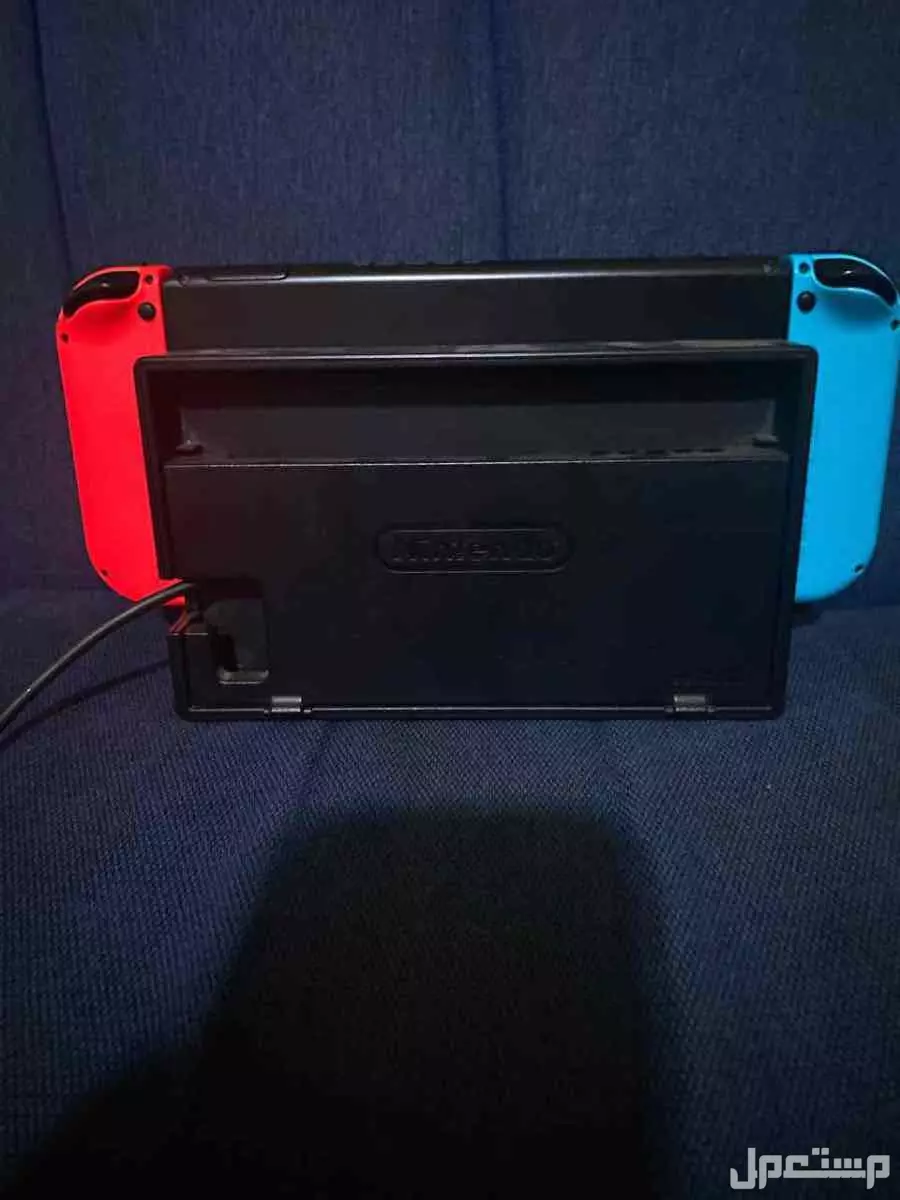 للبيع نينتندو سويتش مع شريط نينتندو سويتش مستعمل نظيف للبيع