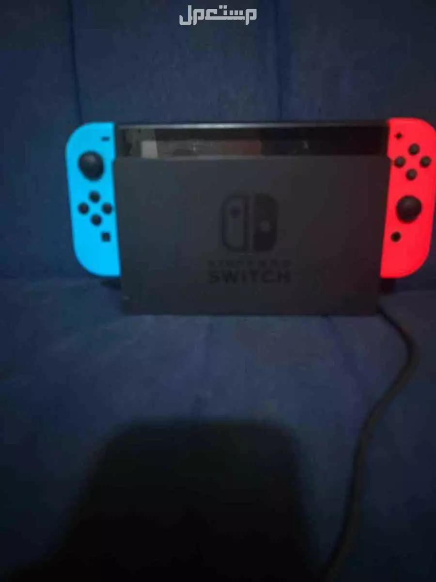 للبيع نينتندو سويتش مع شريط نينتندو سويتش مستعمل نظيف للبيع