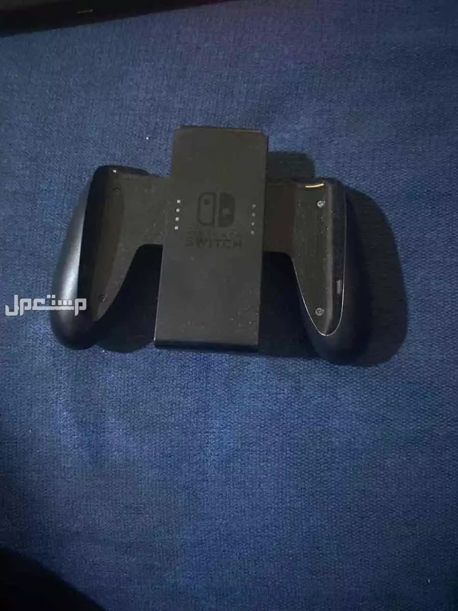 للبيع نينتندو سويتش مع شريط نينتندو سويتش مستعمل نظيف للبيع