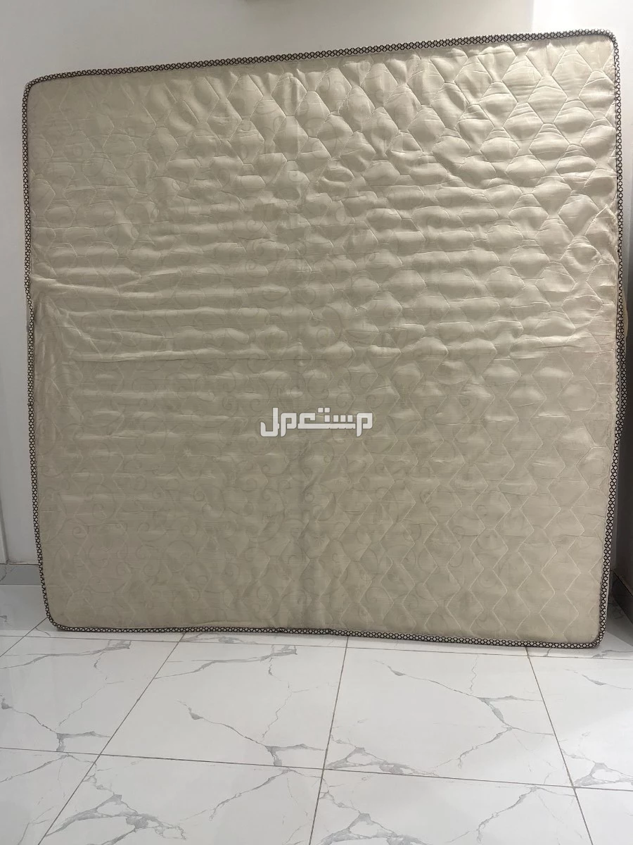 مرتبة سرير بحالة جيدة جداً ارتفاع 12 سانتي