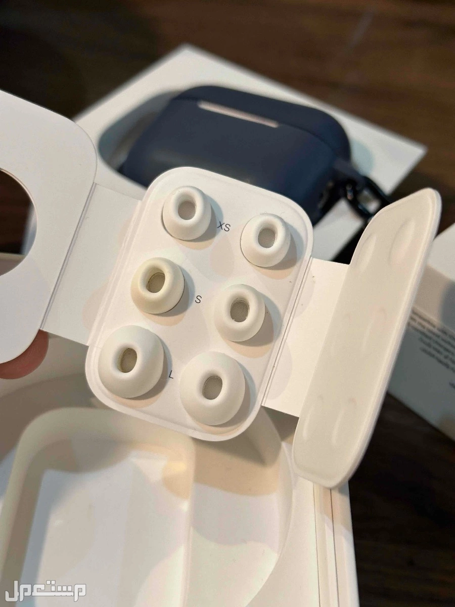 للبيع ايربودز برو 2 - نسخة لايتننق (شاحن ايفون)