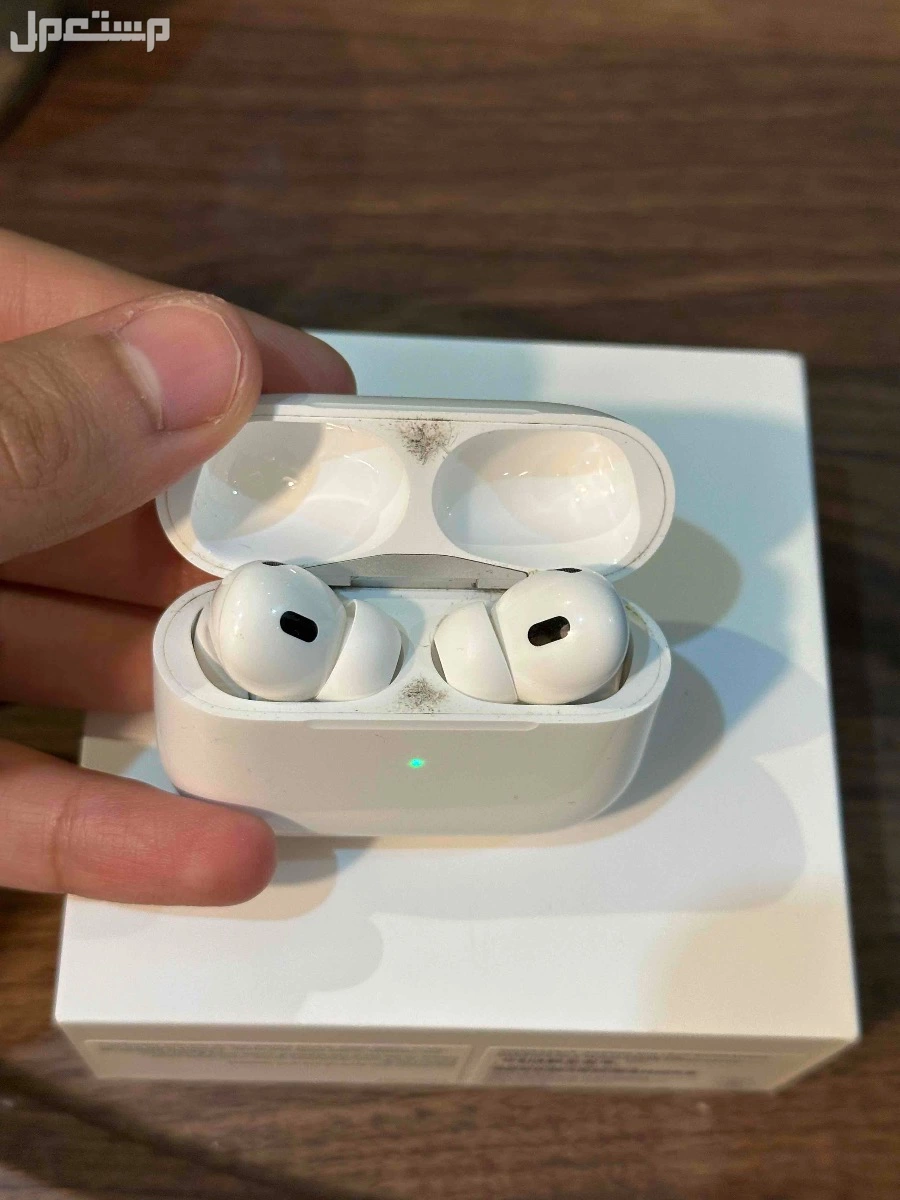 للبيع ايربودز برو 2 - نسخة لايتننق (شاحن ايفون)