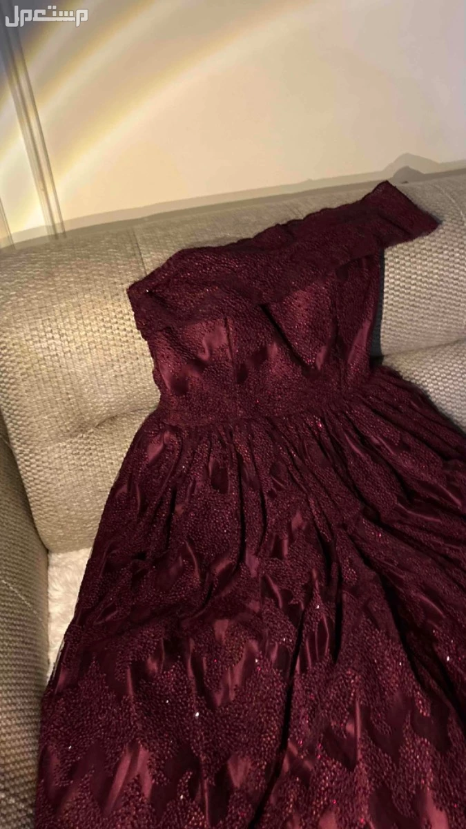 فستان نظيف مانلبس الا مره وحده تفصيل في جدة بسعر 300 ريال سعودي