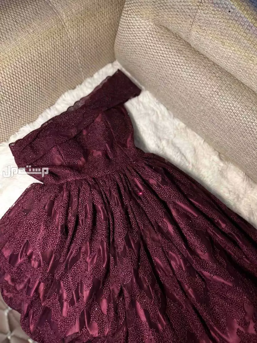 فستان نظيف مانلبس الا مره وحده تفصيل في جدة بسعر 300 ريال سعودي