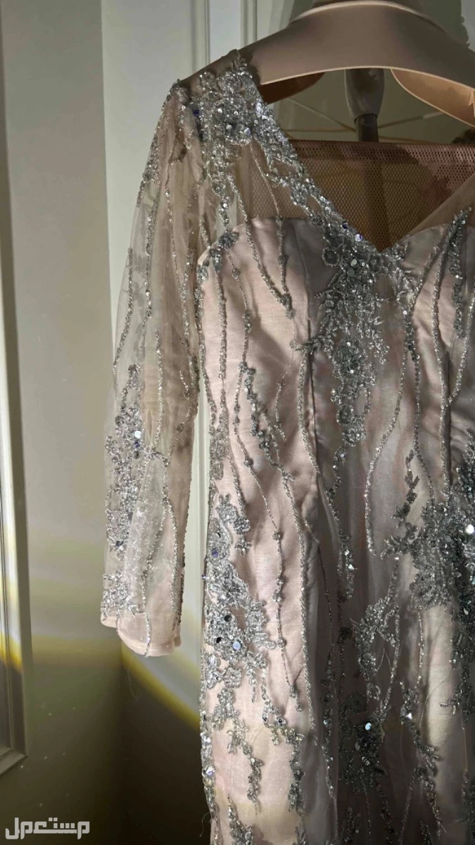 فستان نظيف مانلبس الا مره وحده تفصيل في جدة بسعر 300 ريال سعودي