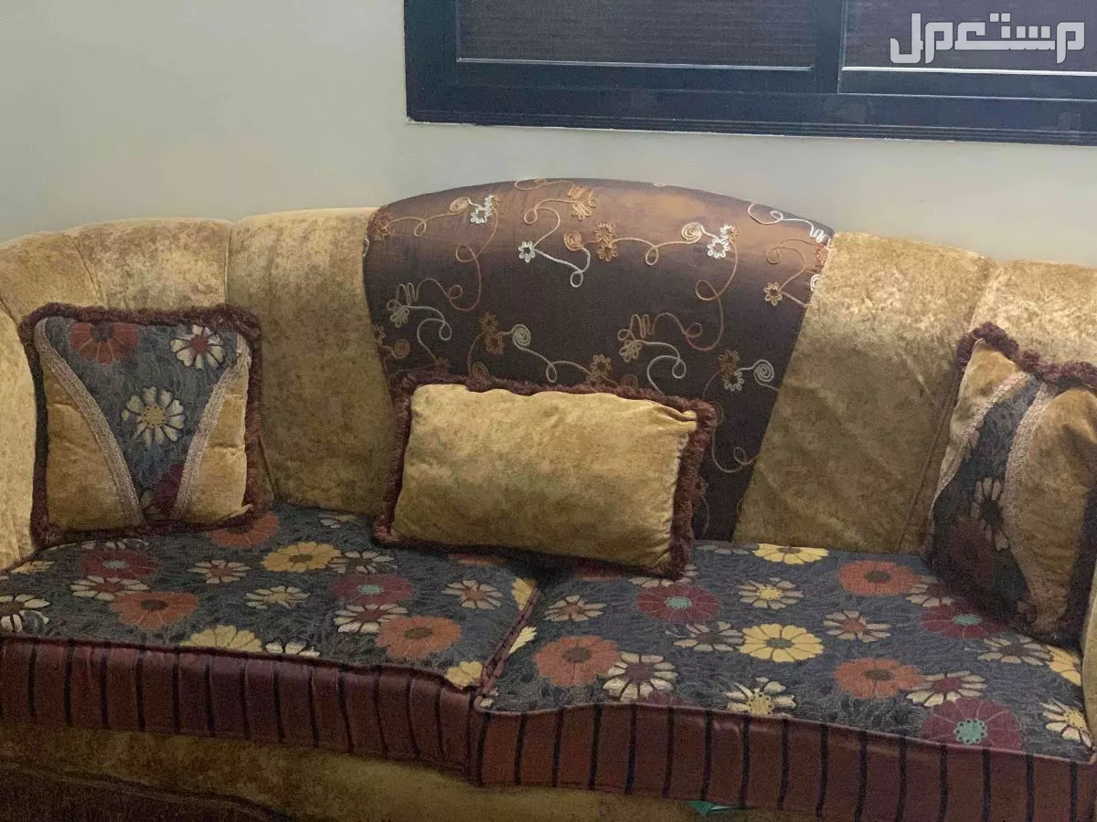 كنب مستعمل 5 شهور  في جدة بسعر 300 ريال سعودي