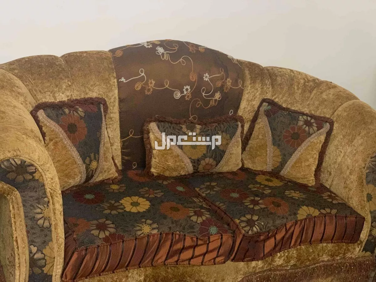 كنب مستعمل 5 شهور  في جدة بسعر 300 ريال سعودي