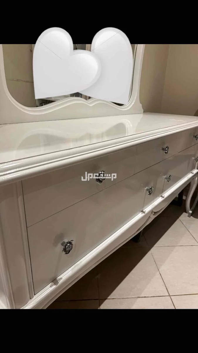 تسريحة انثوية مع كرسيها قابلة للسوم