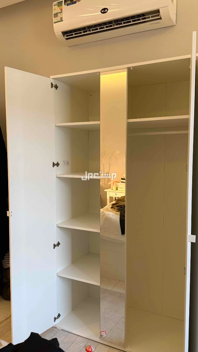 للبيع دولابين من ايكيا جديده سهل النقل
