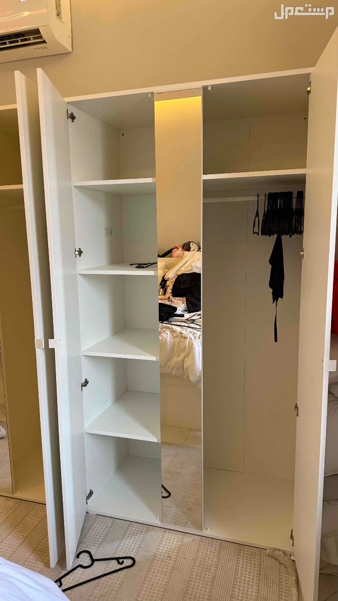 للبيع دولابين من ايكيا جديده سهل النقل