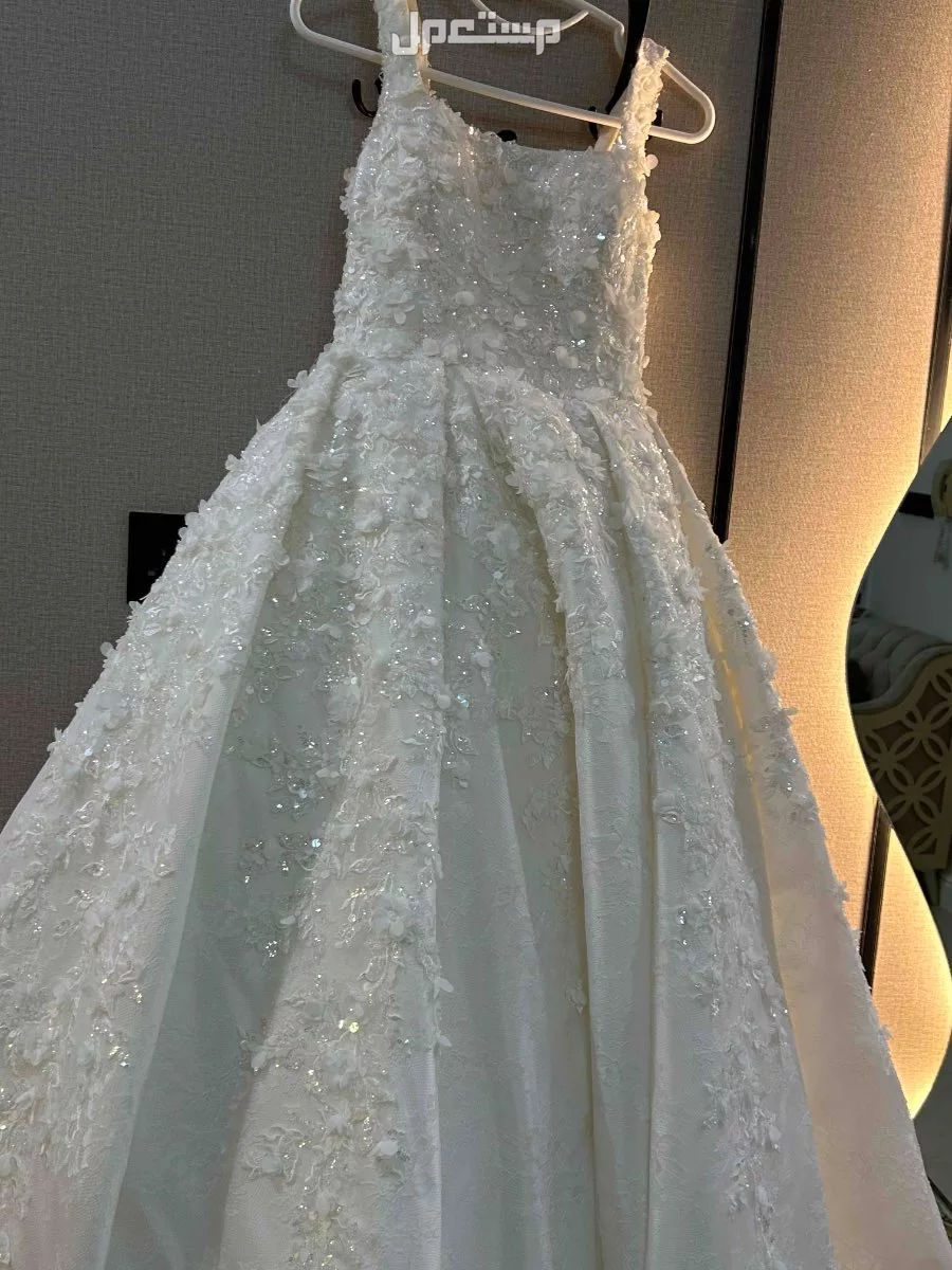 فستان زفا راقي وفاخر في مكه قابل للتفاوض في الطائف بسعر 2500 ريال سعودي