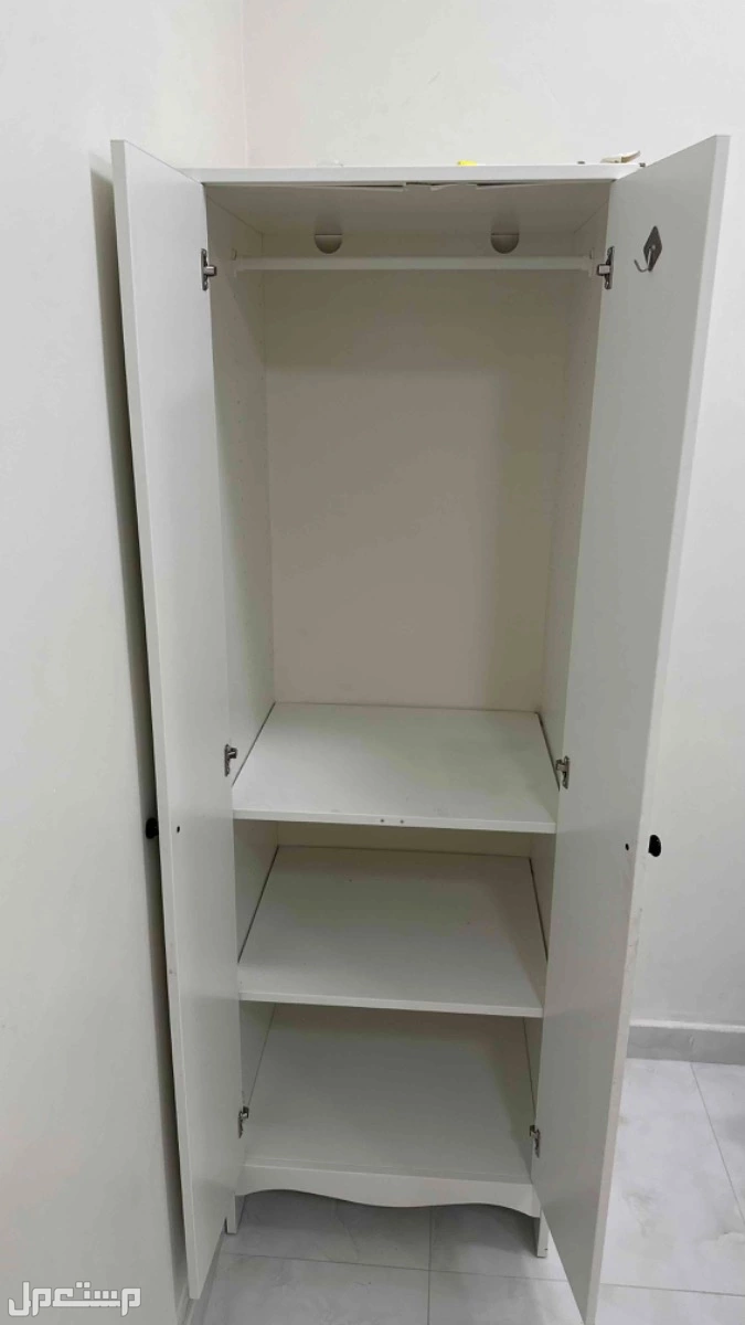 سريرين ودولابين مع المراتب ومع سرير طفل صغير والمرتبه  في الجبيل