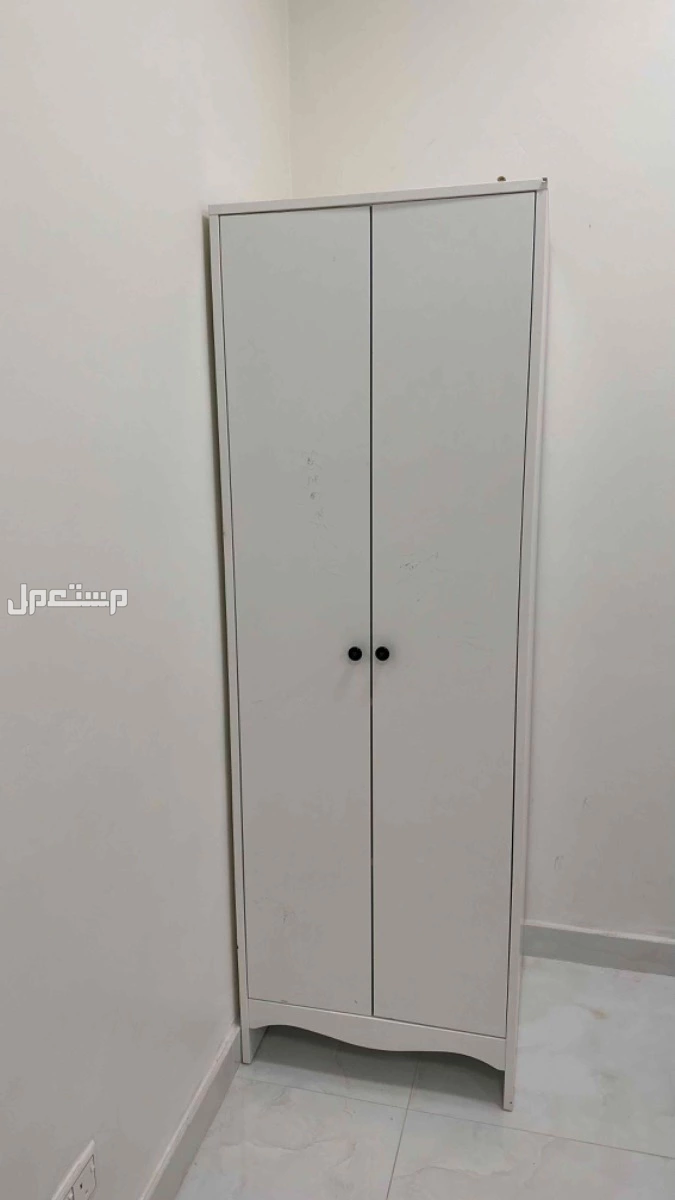 سريرين ودولابين مع المراتب ومع سرير طفل صغير والمرتبه  في الجبيل