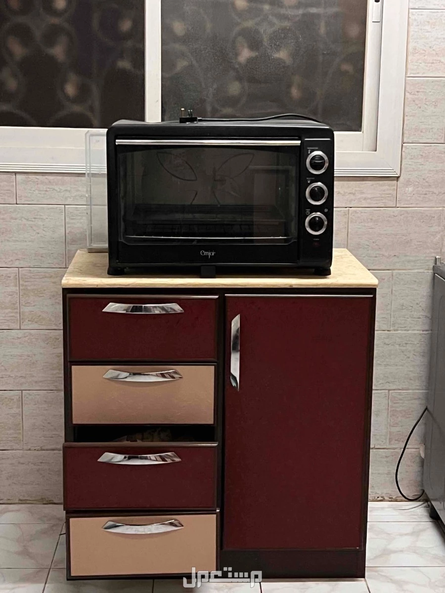مطبخ للبيع العرض 50 نظيف ولا يوجد كسور فقد بابين خدش بسيط في الرياض