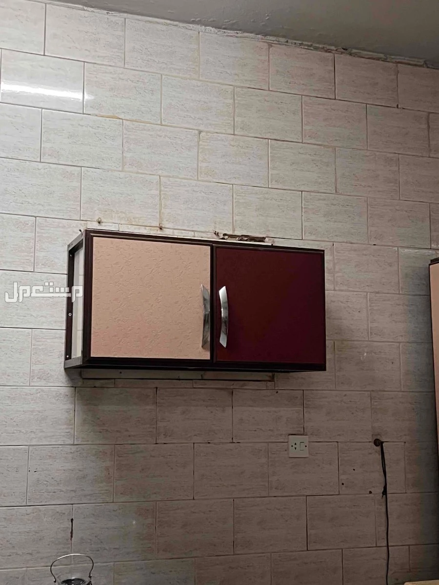 مطبخ للبيع العرض 50 نظيف ولا يوجد كسور فقد بابين خدش بسيط في الرياض