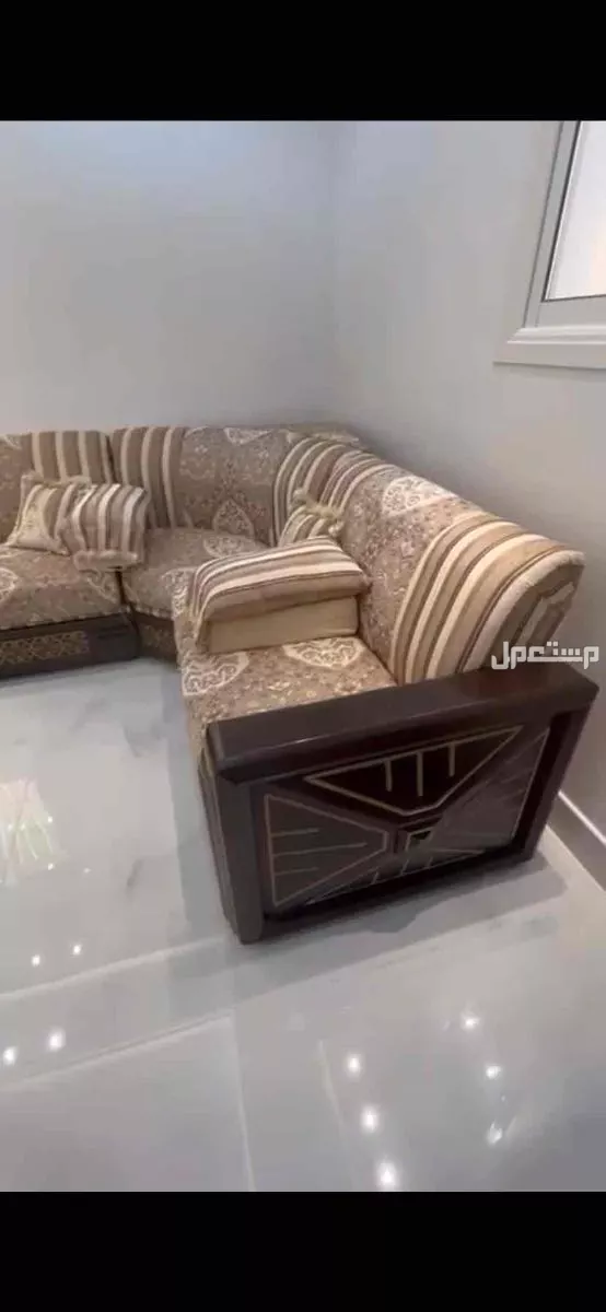 كنب مجلس مساحته 4في5 حرفياً ما استخدم ادري الجوده ماش لأكن في مقطع