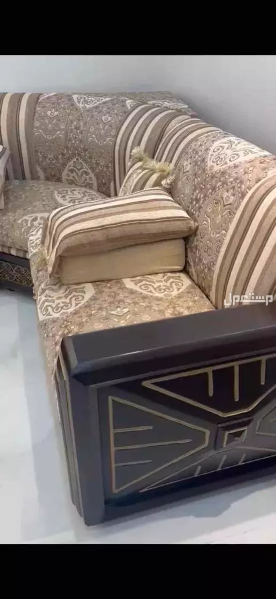 كنب مجلس مساحته 4في5 حرفياً ما استخدم ادري الجوده ماش لأكن في مقطع