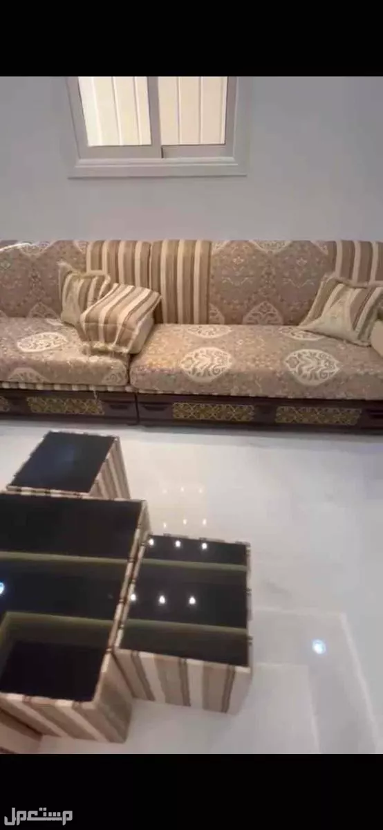 كنب مجلس مساحته 4في5 حرفياً ما استخدم ادري الجوده ماش لأكن في مقطع