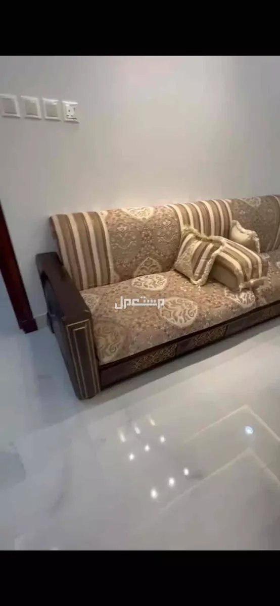 كنب مجلس مساحته 4في5 حرفياً ما استخدم ادري الجوده ماش لأكن في مقطع