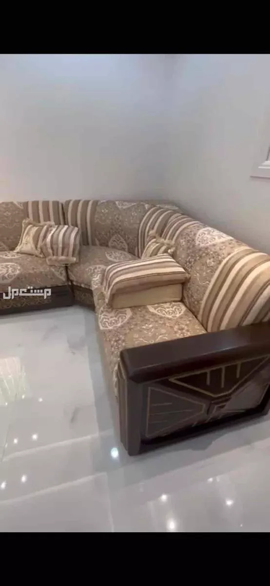 كنب مجلس مساحته 4في5 حرفياً ما استخدم ادري الجوده ماش لأكن في مقطع