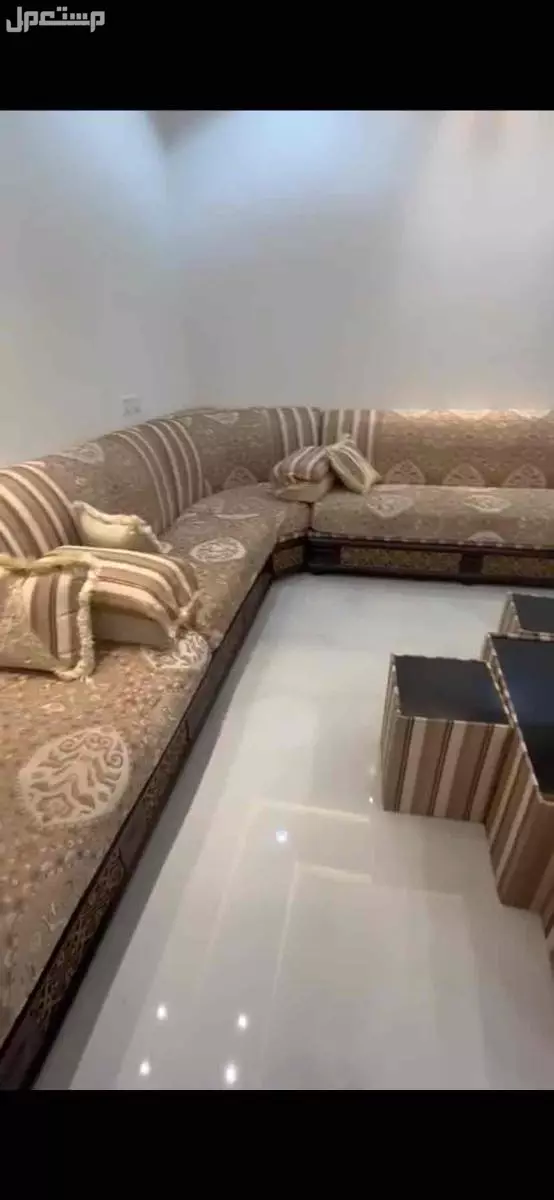 كنب مجلس مساحته 4في5 حرفياً ما استخدم ادري الجوده ماش لأكن في مقطع