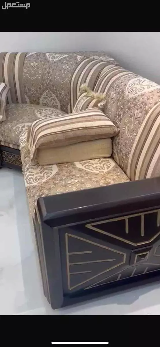 كنب مجلس مساحته 4في5 حرفياً ما استخدم ادري الجوده ماش لأكن في مقطع