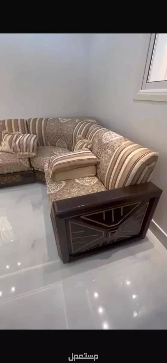 كنب مجلس مساحته 4في5 حرفياً ما استخدم ادري الجوده ماش لأكن في مقطع