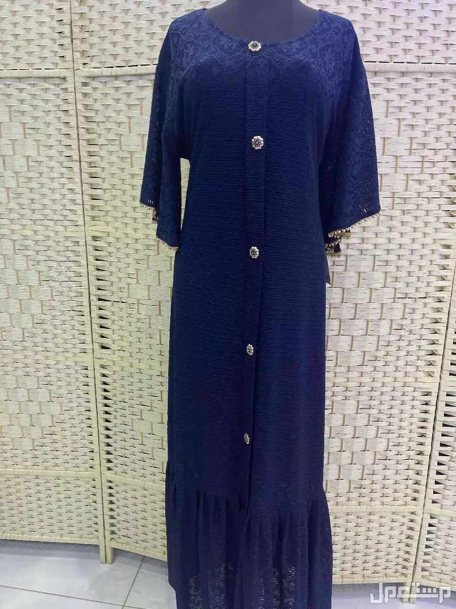 ملابس نسائيه بيع بالكامل  ويوجد عبايات وطرح جديده جميع المديلات في البكيرية بسعر 20 ريال سعودي