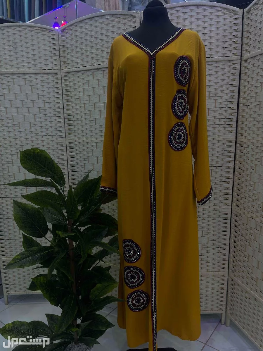 ملابس نسائيه بيع بالكامل  ويوجد عبايات وطرح جديده جميع المديلات في البكيرية بسعر 20 ريال سعودي