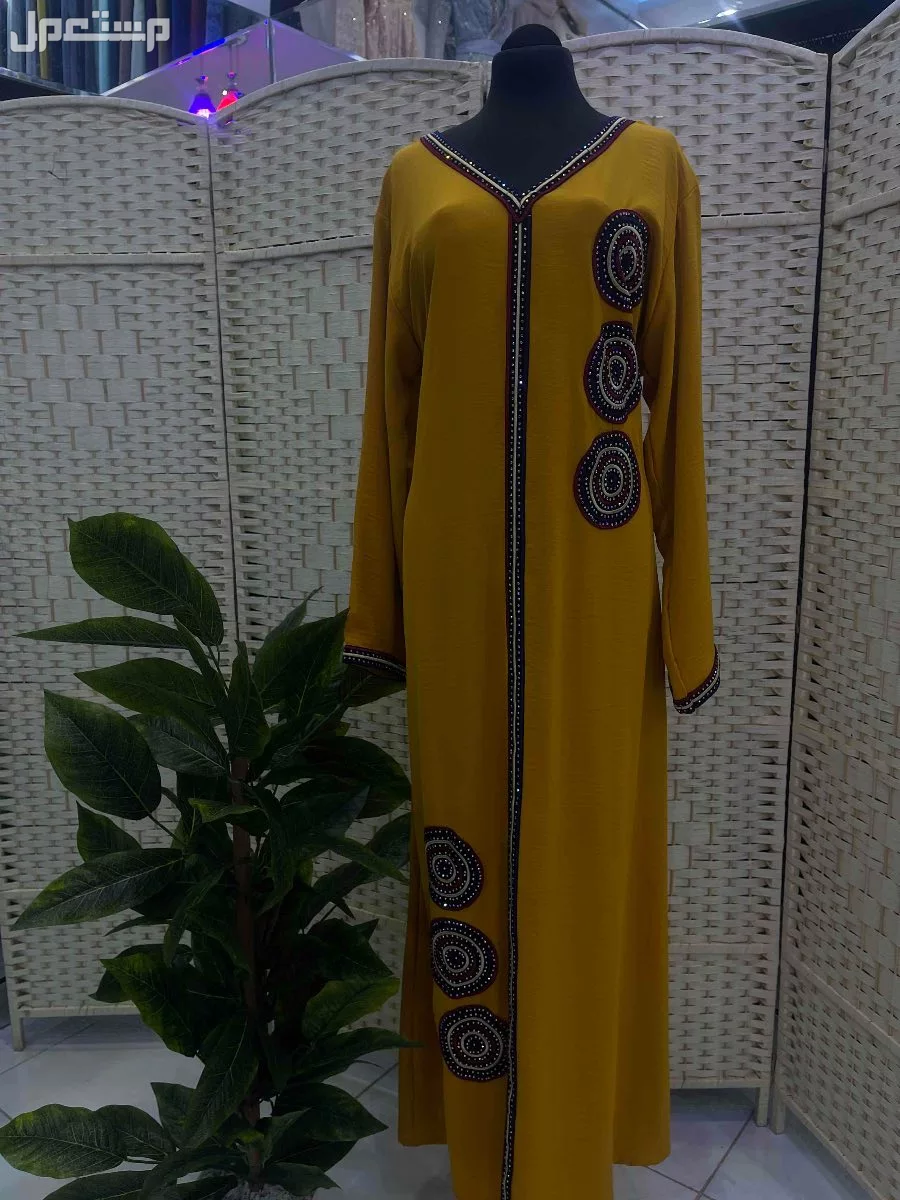 ملابس نسائيه بيع بالكامل  ويوجد عبايات وطرح جديده جميع المديلات في البكيرية بسعر 20 ريال سعودي