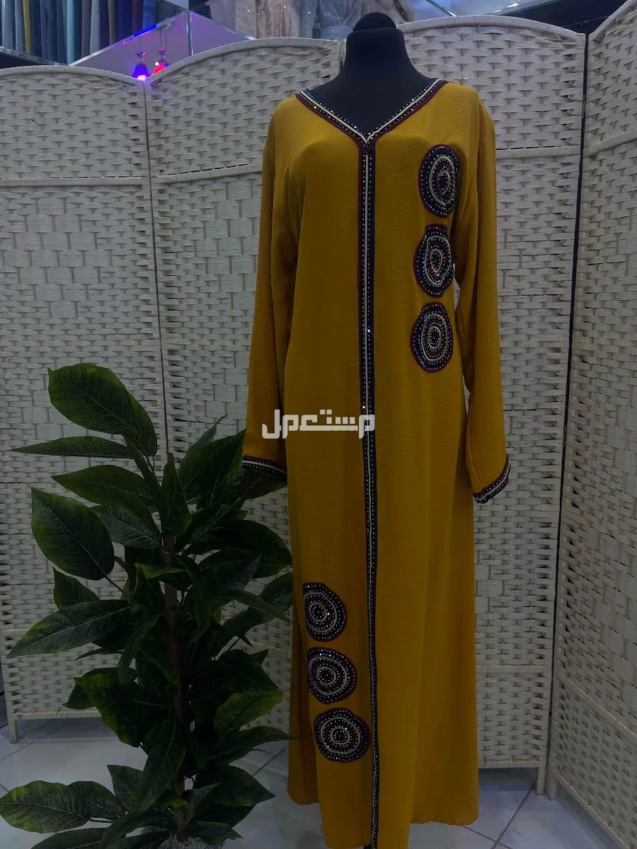 ملابس نسائيه بيع بالكامل  ويوجد عبايات وطرح جديده جميع المديلات في البكيرية بسعر 20 ريال سعودي