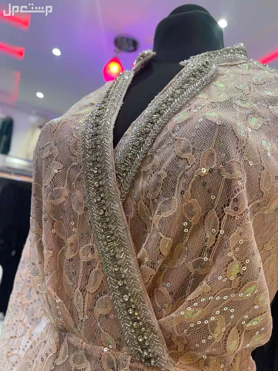 ملابس نسائيه بيع بالكامل  ويوجد عبايات وطرح جديده جميع المديلات في البكيرية بسعر 20 ريال سعودي