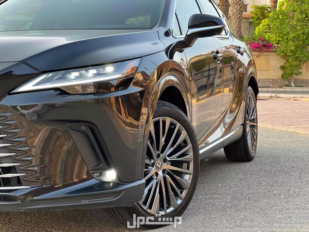 لكزس RX 2023 مستعملة للبيع في جدة بسعر 265 ألف ريال سعودي