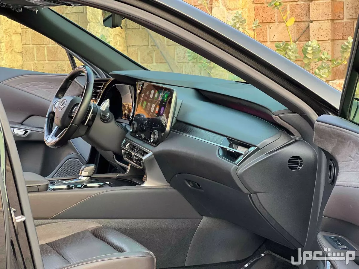 لكزس RX 2023 مستعملة للبيع في جدة بسعر 265 ألف ريال سعودي