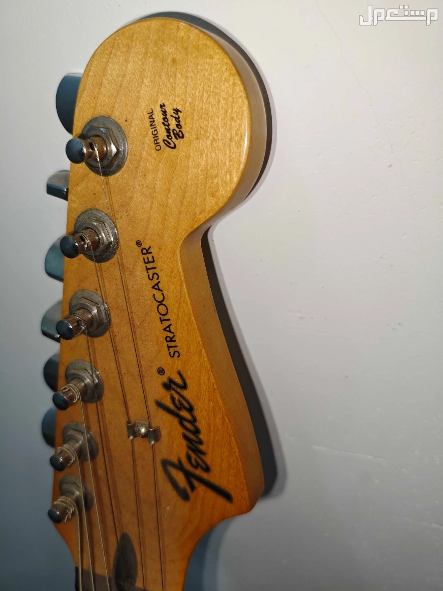 للبيع electric guitar من فيندر تصميم كلاسيكي يرجع للخمسينات