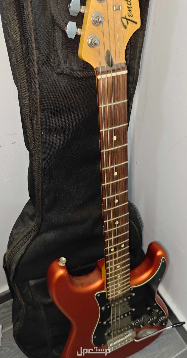 للبيع electric guitar من فيندر تصميم كلاسيكي يرجع للخمسينات