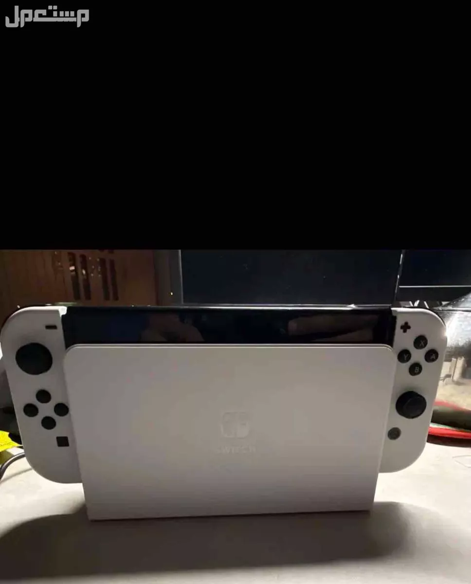 نيتيندو سويتش oled شبه جديد للبيع بسعر 900 مع اربع العاب مجاناً في الرياض