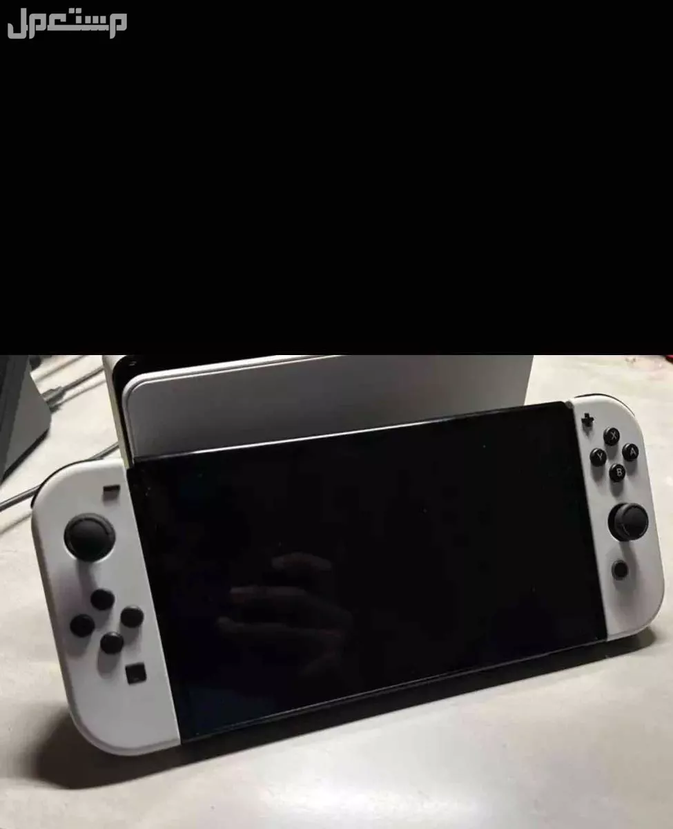 نيتيندو سويتش oled شبه جديد للبيع بسعر 900 مع اربع العاب مجاناً في الرياض