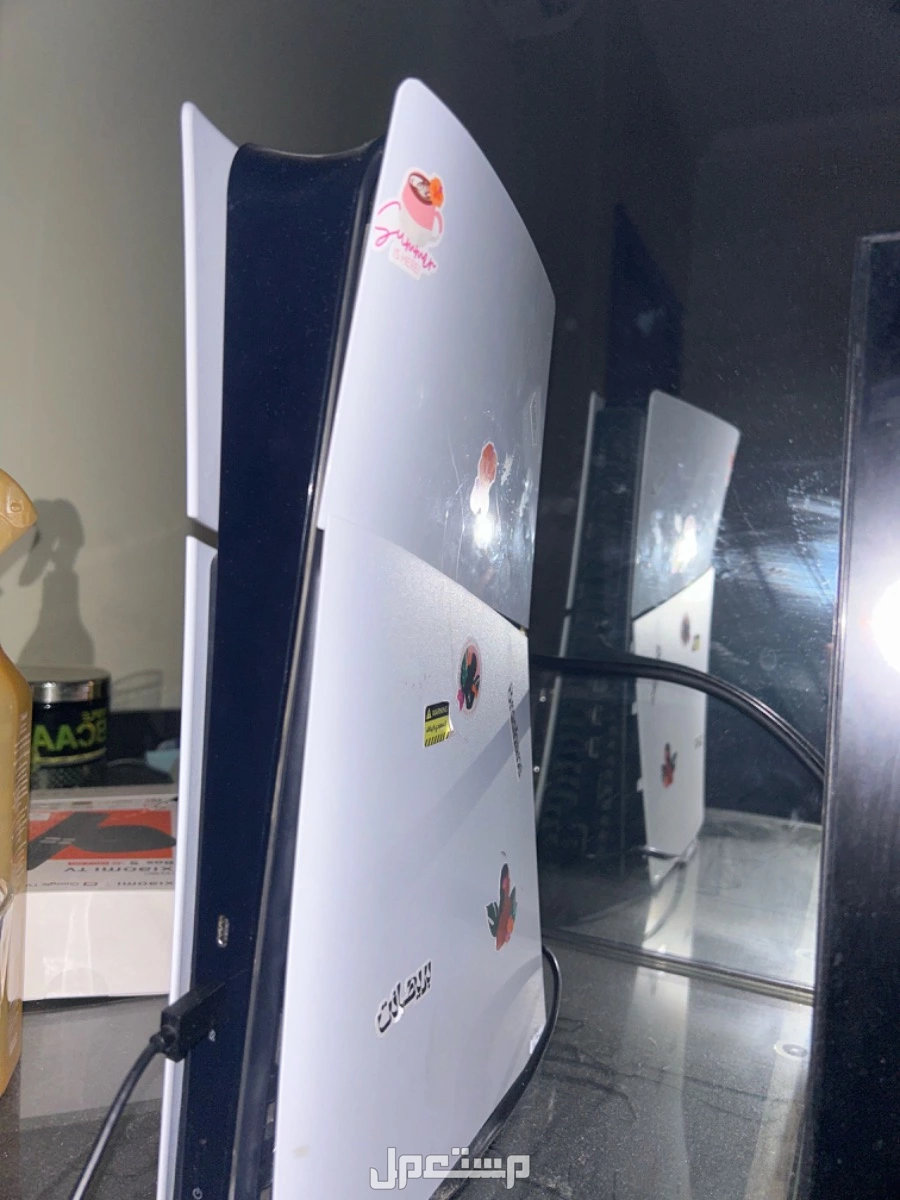 سوني 5 سليم  في الرياض بسعر 1300 ريال سعودي كفر السوني مفكوك من المالك الاول بس يتركب بس انا ماعرفت اركبه