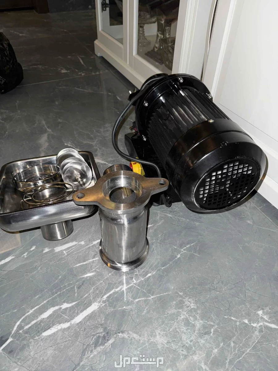 للبيع فرامة لحم كهربائية في الرياض بسعر 1999 ريال سعودي