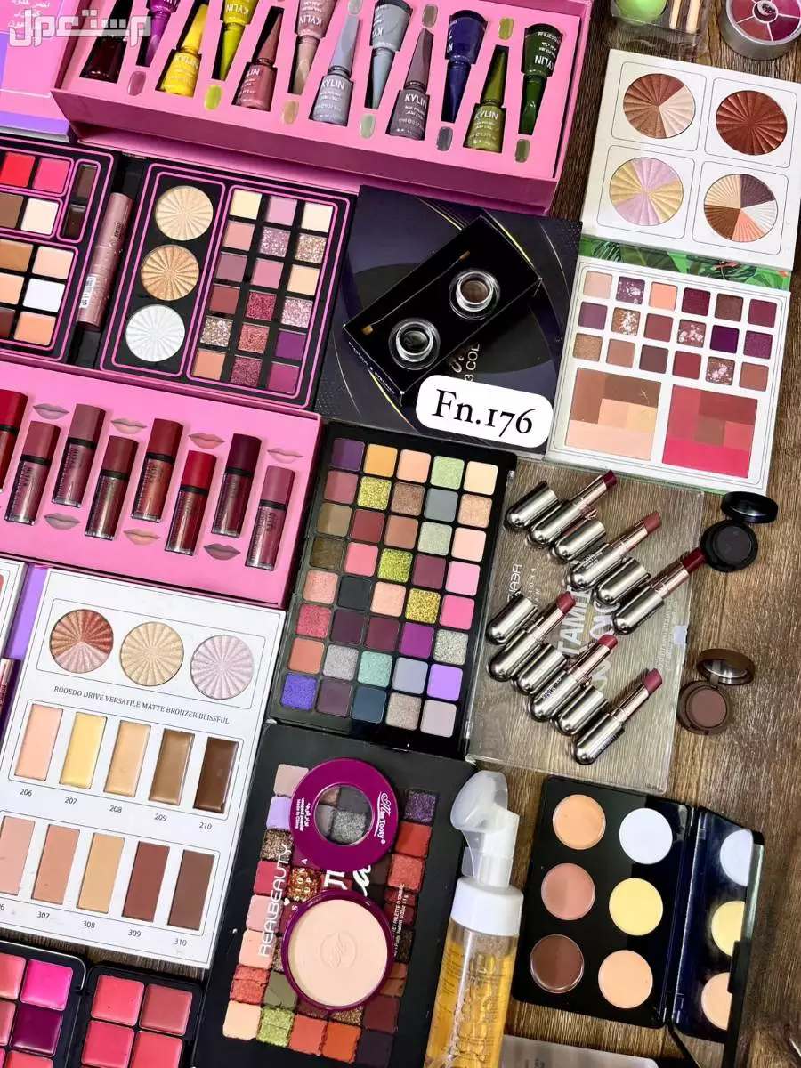 مكياج عروس مكياج عيون مكياج ناعم مكياج سهره يوجد لدينا توصيل لجميع مدن المملكه العربيه السعوديه فقط