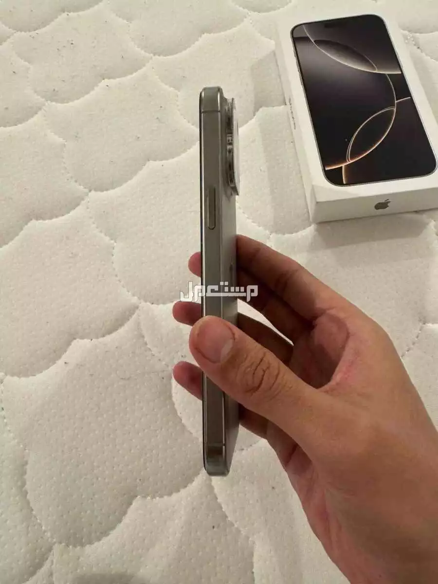 آيفون 16 برو ماكس 256 قيقا تيتانيوم طبيعي منوة للمستخدم للبيع نظيف