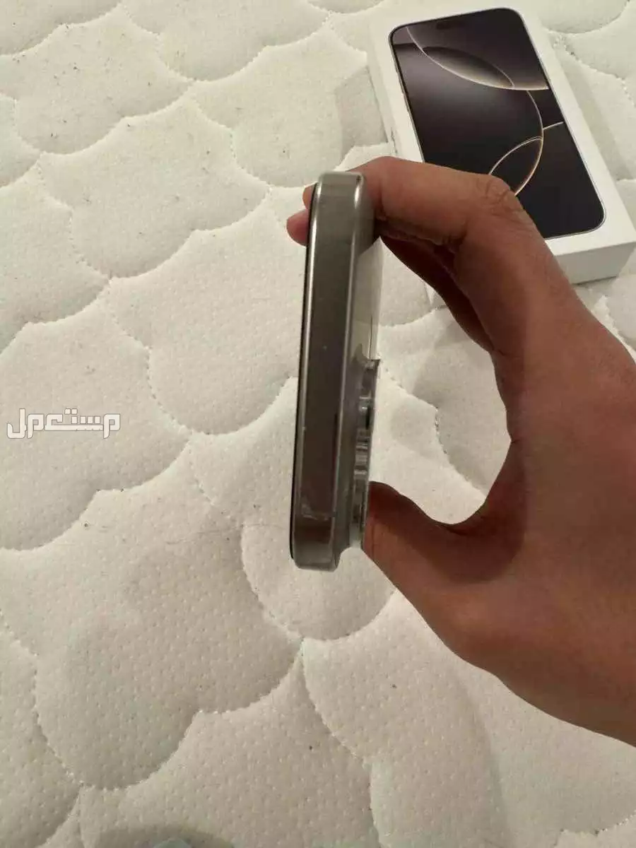 آيفون 16 برو ماكس 256 قيقا تيتانيوم طبيعي منوة للمستخدم للبيع نظيف