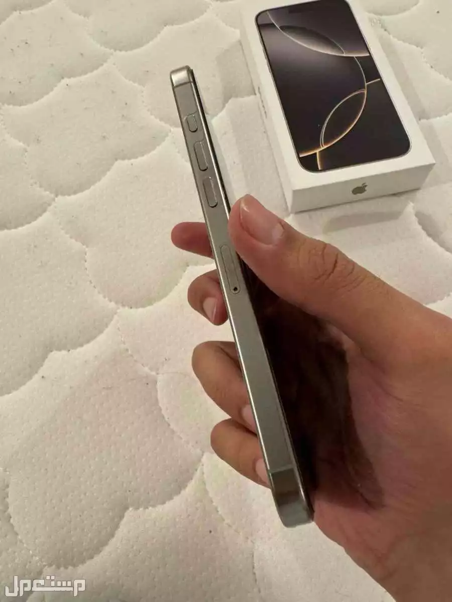 آيفون 16 برو ماكس 256 قيقا تيتانيوم طبيعي منوة للمستخدم للبيع نظيف