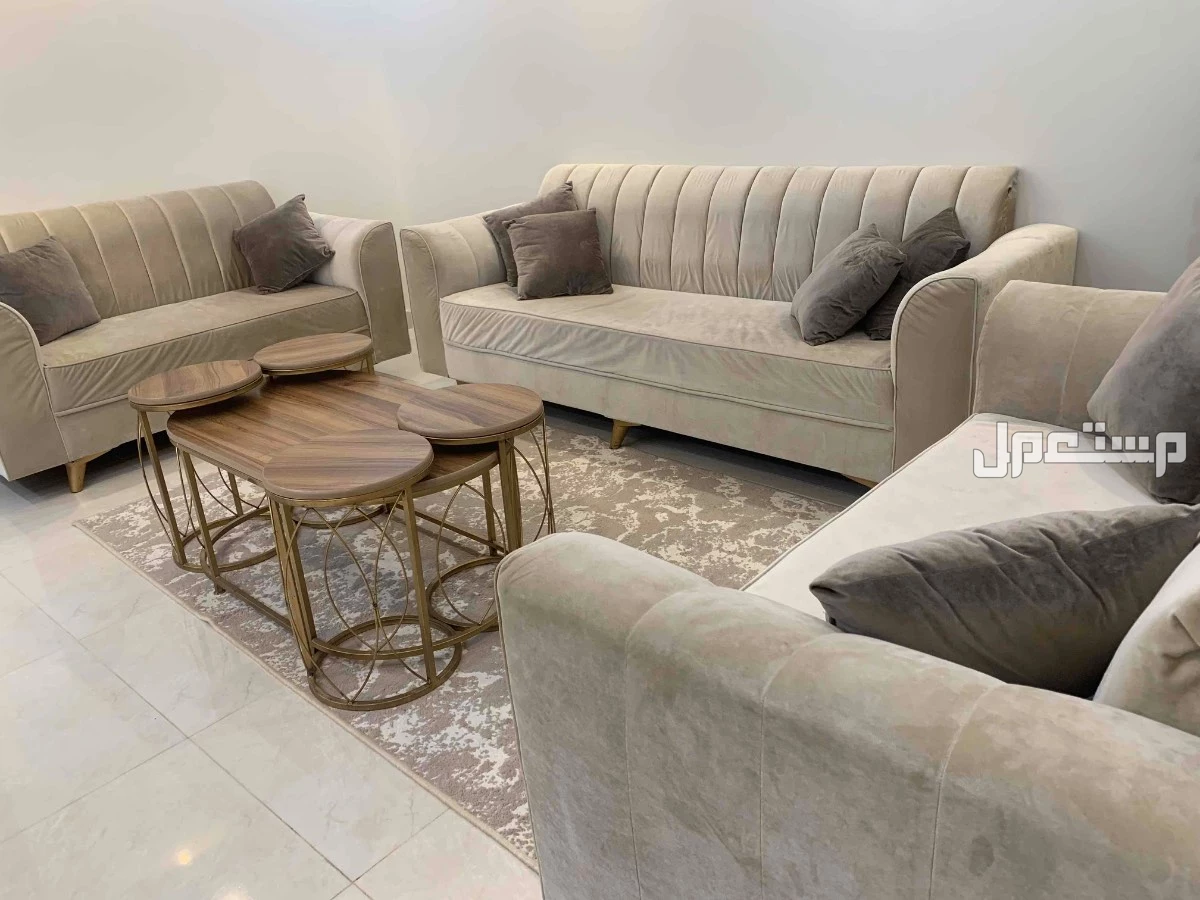 كنب وطاوله للبيع نظيف جدا في تبوك بسعر 600 ريال سعودي