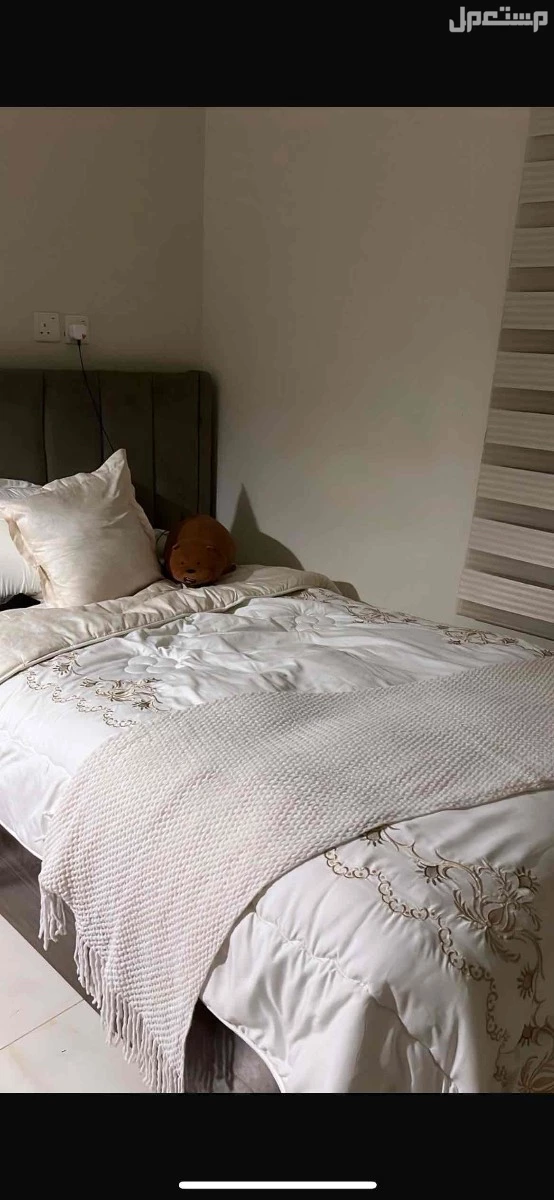 سرير للبيع استخدام نظيف  بسعر 400 السعر قابل للمفاوضه