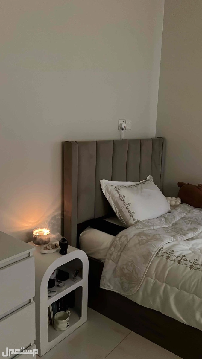 سرير للبيع استخدام نظيف  بسعر 400 السعر قابل للمفاوضه