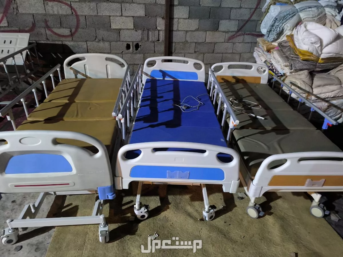سرير طبي كهربائيّ  معا المرتبه ويتوفر توصيل
