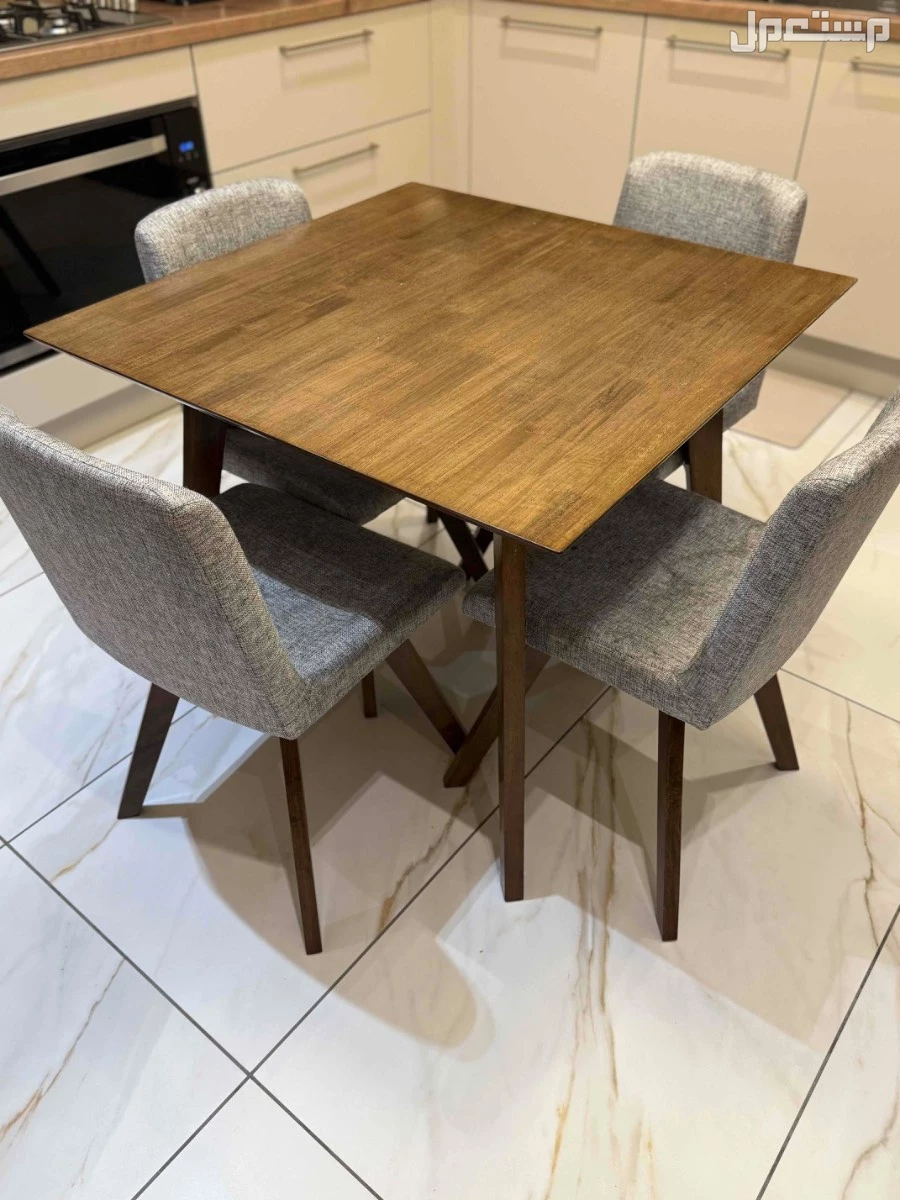 طاوله خشب من هوم سنتر  في المدينه بسعر 800 ريال  في المدينة المنورة بسعر 800 ريال سعودي